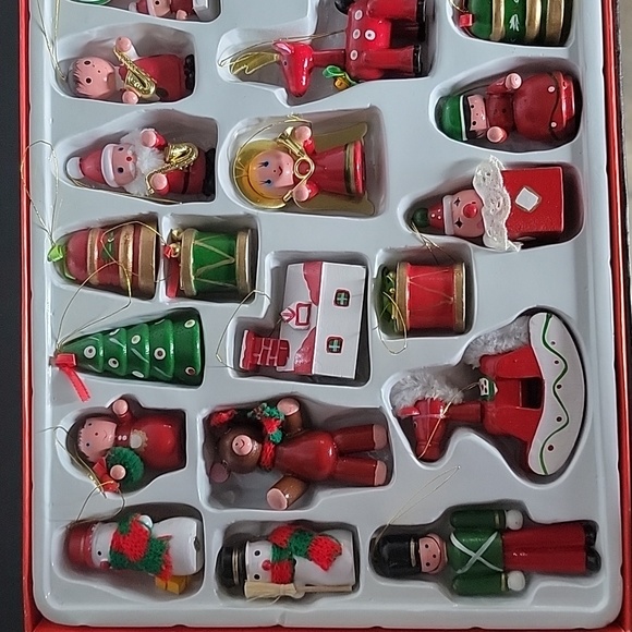 Vtg Woolworths Holiday Trim Wooden Christmas Tree Ornaments Handpainted 24 Pc's - Picture 4 of 4